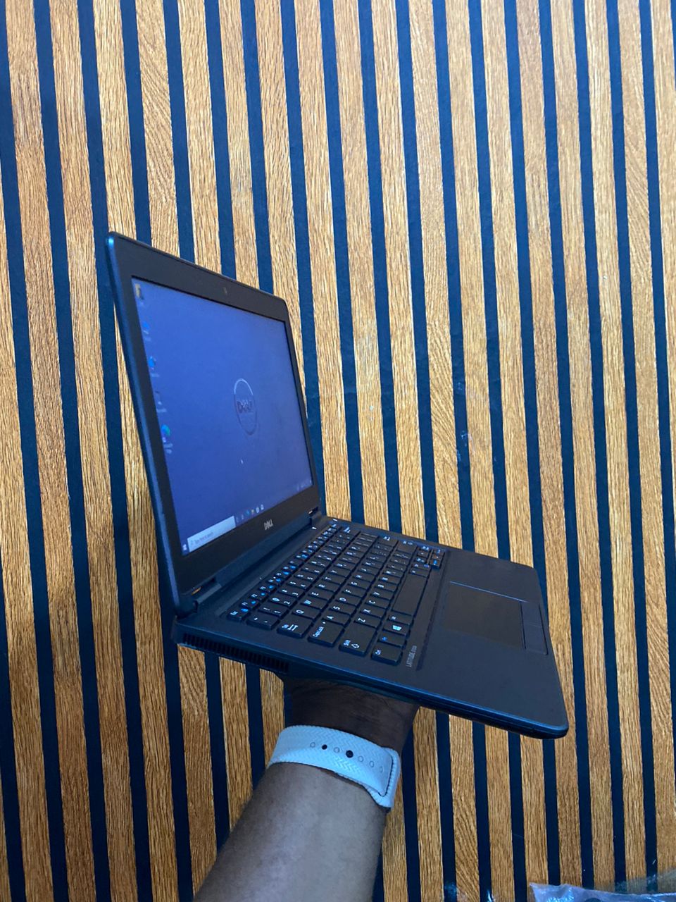 Dell Latitude 7250 – Grade 1 USA Used - Image 2